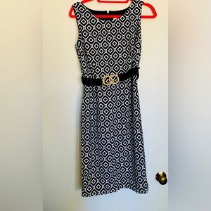 Jones Studio fully lined, below the knee, dress. Wear belted or without. Sz 10